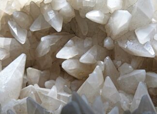 Od którego miesiąca można nosić dziecko w nosidełku?