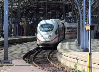 Czym odtłuścić ścianę przed naklejeniem naklejek?