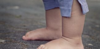 Dlaczego dzieci powinny chodzić na boso?