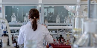 Czy w szpitalu podaje się imię dziecka?