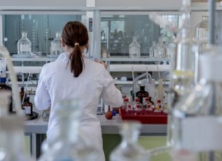 Czy w szpitalu podaje się imię dziecka?