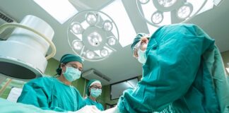 Jak długo trwa operacją wymiany stawu biodrowego?